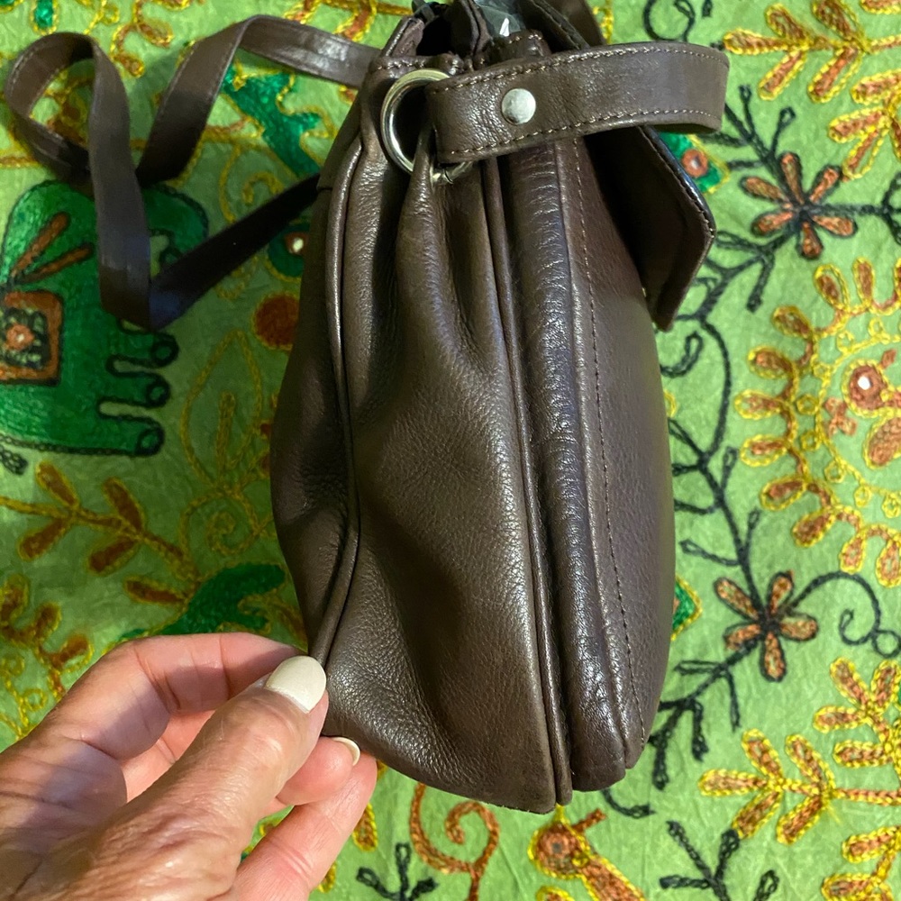 Vintage Wilson Brown Leather Crossbody Bag. - Picture 3 of 9